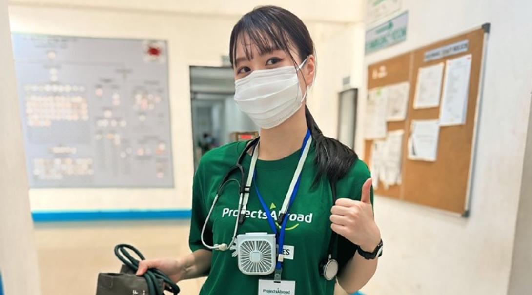 フィリピンで医療プログラムに参加中の社会人インターン